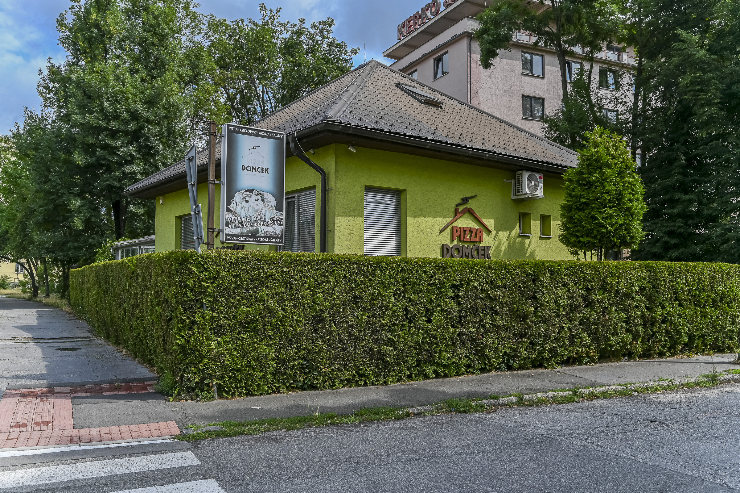 Zabehnutá reštaurácia Pizza Domček s multifunkčným využitím v širšom centre Košíc
