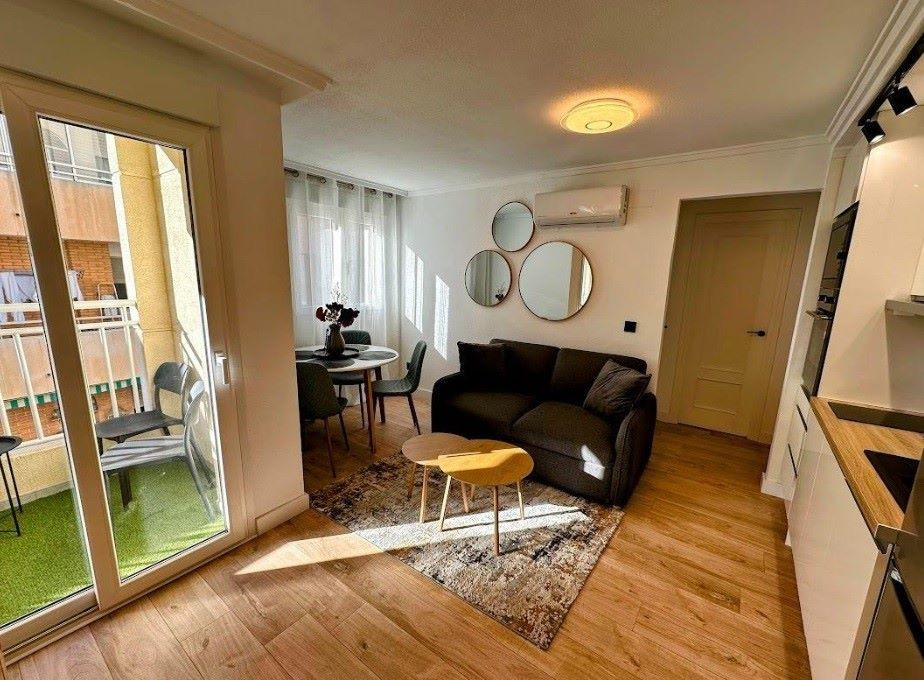 Zrekonštruovaný apartmán v centre Torrevieja, Španielsko