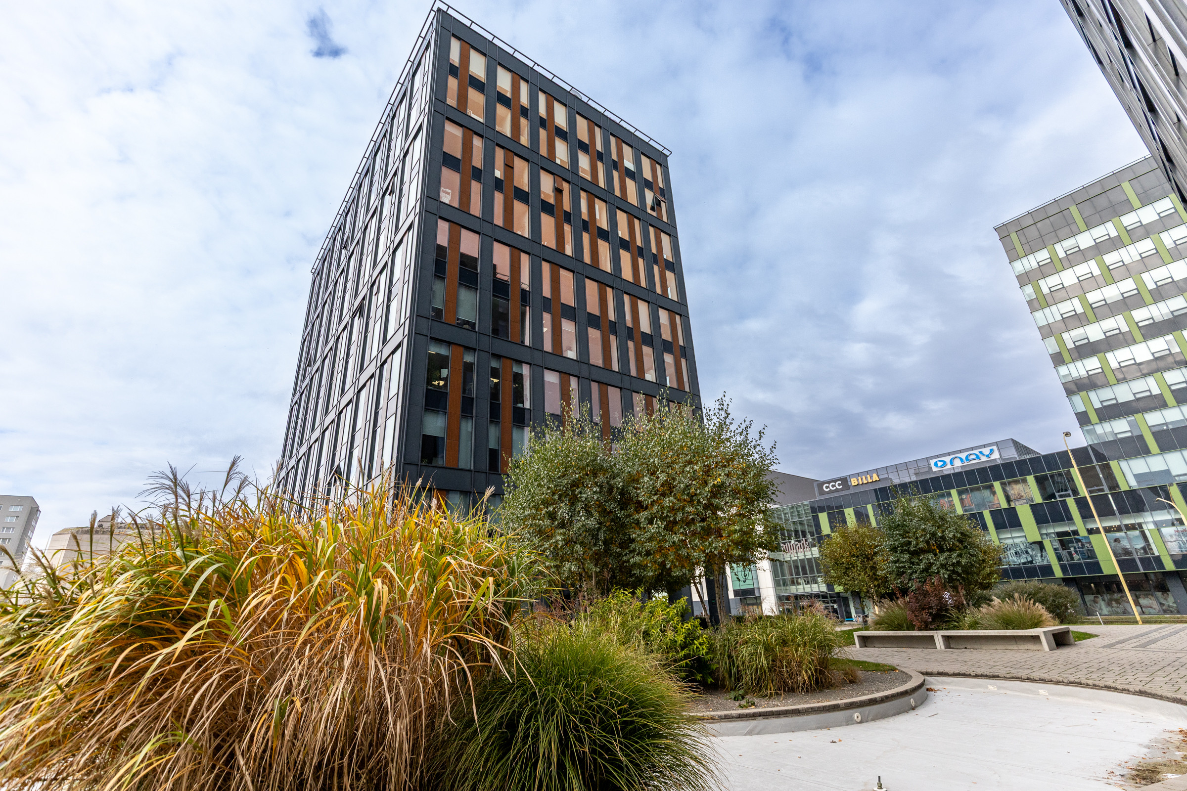 Reprezentatívna kancelária, DUETT I Námestie osloboditeľov