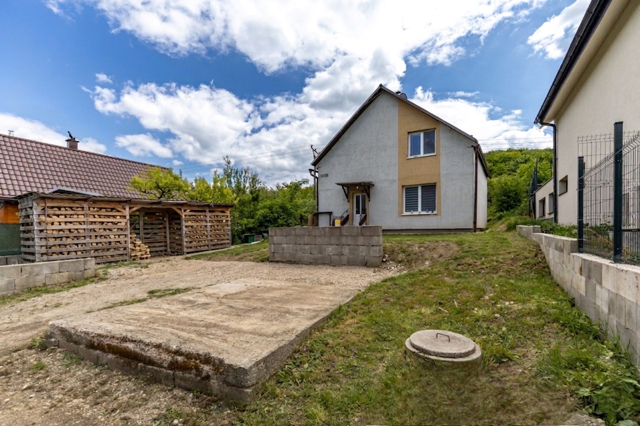Trojpodlažná chata na celoročné bývanie - Košické Olšany