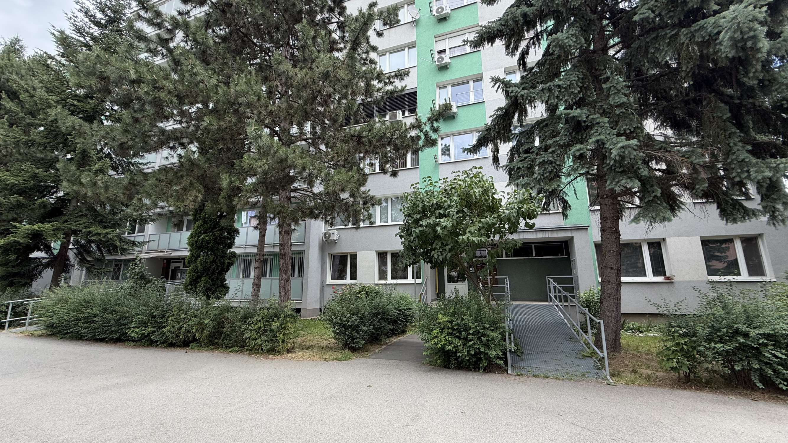 3 izbový pražský byt na Lesníckej, Košice – Terasa