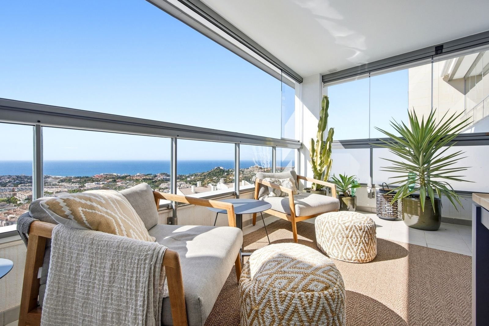 Moderný apartmán s panoramatickým výhľadom na more – Benalmádena
