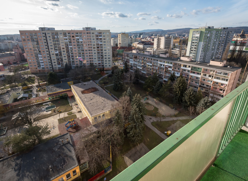 2 izbový byt s loggiou na prenájom v centre mesta