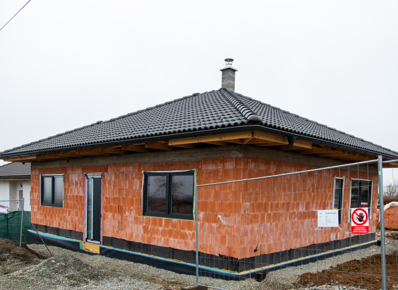 Rodinný dom - Ďurkov, ul. Cintorínska, hrubá stavba