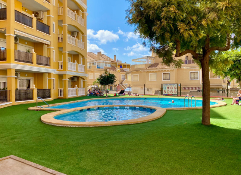 Apartmán s garážou a bazénom, La Mata, Španielsko