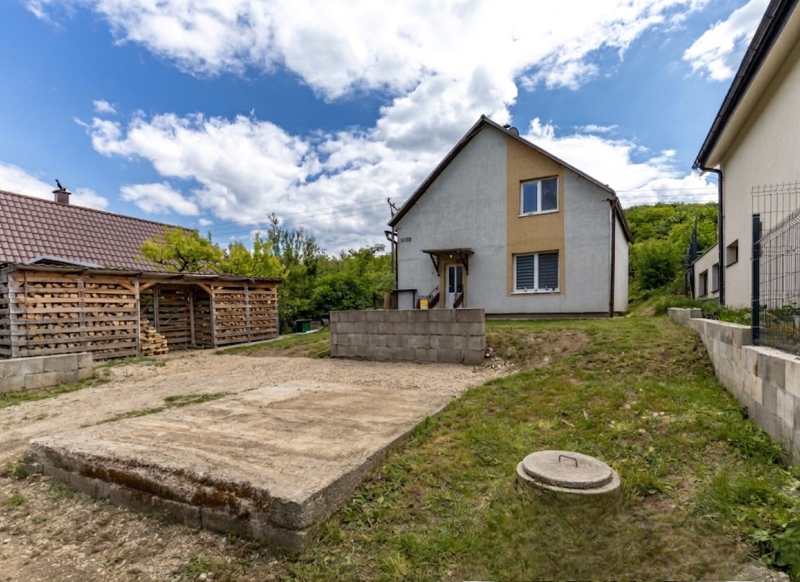 Trojpodlažná chata na celoročné bývanie - Košické Olšany