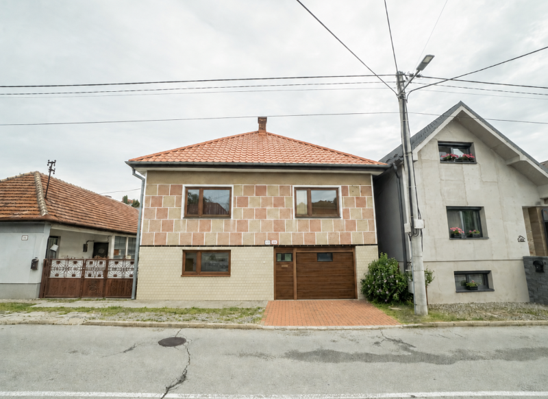 REZERVOVANÉ 4 izbový rodinný dom s veľkým pozemkom, Myslavská - Košice