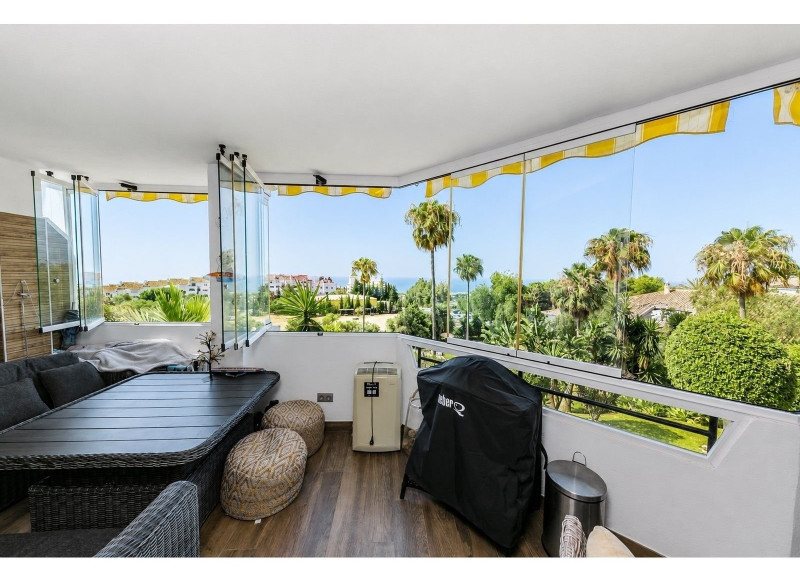 Zrekonštruovaný apartmán s výhľadom a zasklenou terasou – Calahonda, Mijas Costa