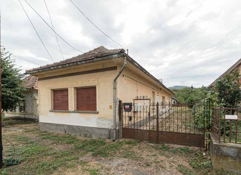 Pokojné bývanie s veľkým pozemkom blízko slovenských hraníc